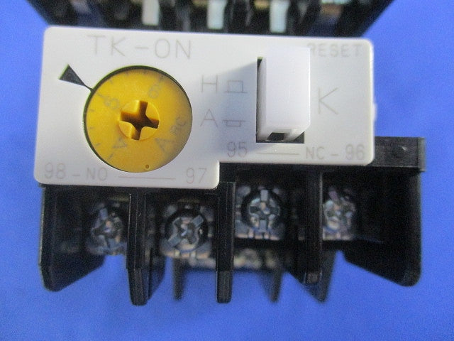 電磁開閉器100V(キズ・汚れ有) SW-05/2E+TK-0N