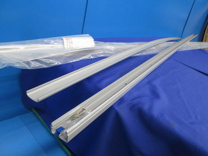 モールダクト(全長2m)(屋外用)(2本入)(グレー)(新品未開封含む)(ゆがみ有) MDH-40G