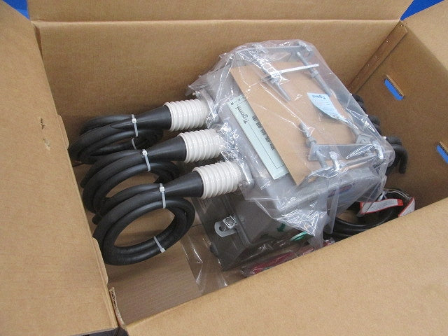 高圧交流気中負荷開閉器 VT・避雷器内蔵形方向性過電流ロック形(撮影のため開梱) KLT-PA-HD2N10LT