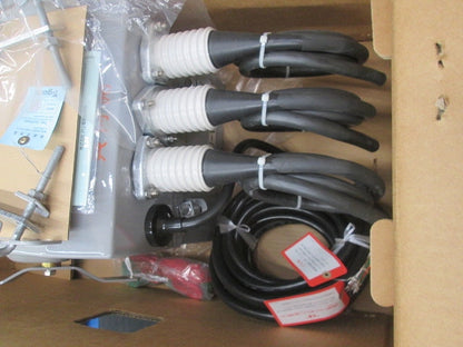 高圧交流気中負荷開閉器 VT・避雷器内蔵形方向性過電流ロック形(撮影のため開梱) KLT-PA-HD2N10LT