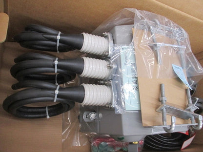 高圧交流気中負荷開閉器 VT・避雷器内蔵形方向性過電流ロック形(撮影のため開梱) KLT-PA-HD2N10LT