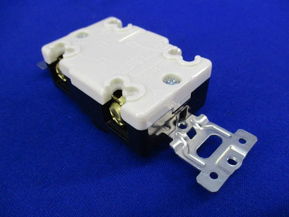 埋込コンセントセット(4個入)(傷・汚れ有) WF1415K