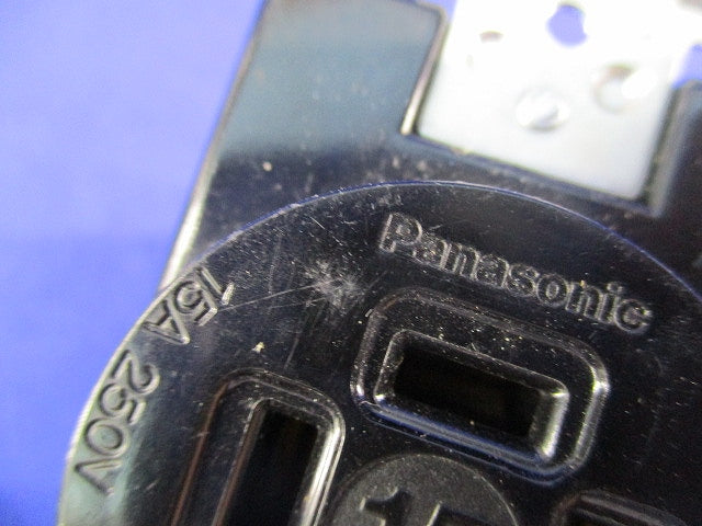 埋込コンセントセット(4個入)(傷・汚れ有) WF1415K