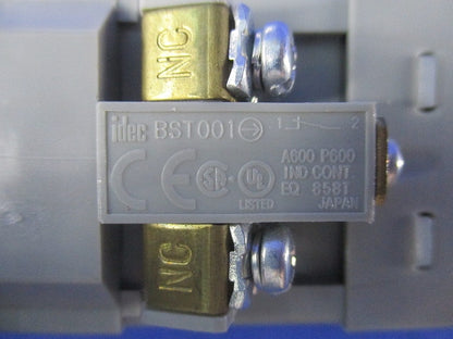 照光押ボタンスイッチ(緑)(キズ・汚れ有) ALN+TWR