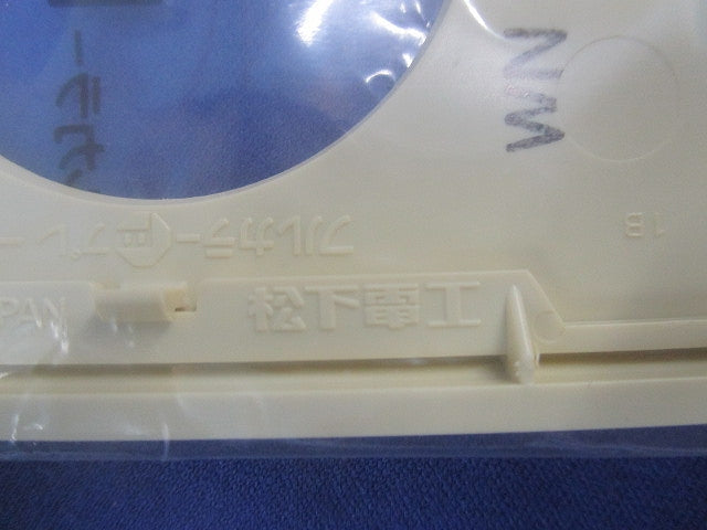 BL埋込φ41コンセントプレート(9個入)ミルキーホワイト(色褪せ有) WN9114W