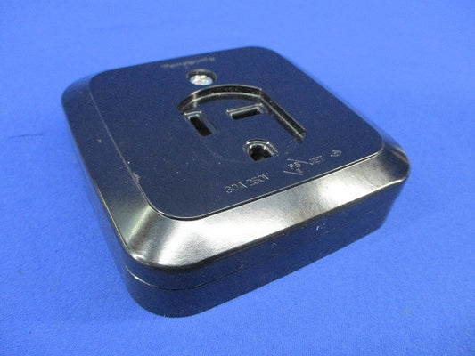 小型接地2P30A角型コンセント WK3730