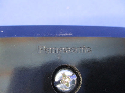 小型接地2P30A角型コンセント WK3730