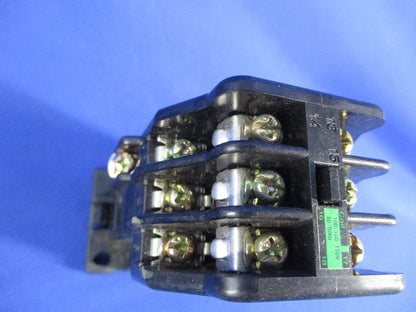 標準形補助継電器 100V(ビス1個不足) SRC50-2F/X