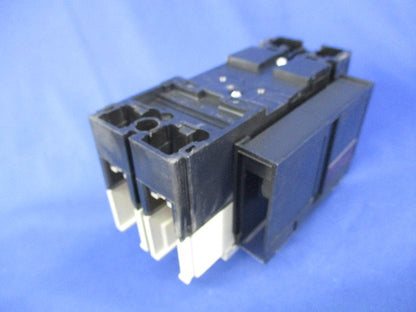 ノーヒューズ遮断器2P30A(アラームスイッチ付) NF63-SV