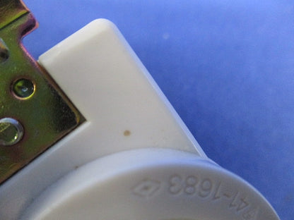 引掛埋込コンセント(2個入)(ミルキーホワイト)(キズ・汚れ有) National WF2220K