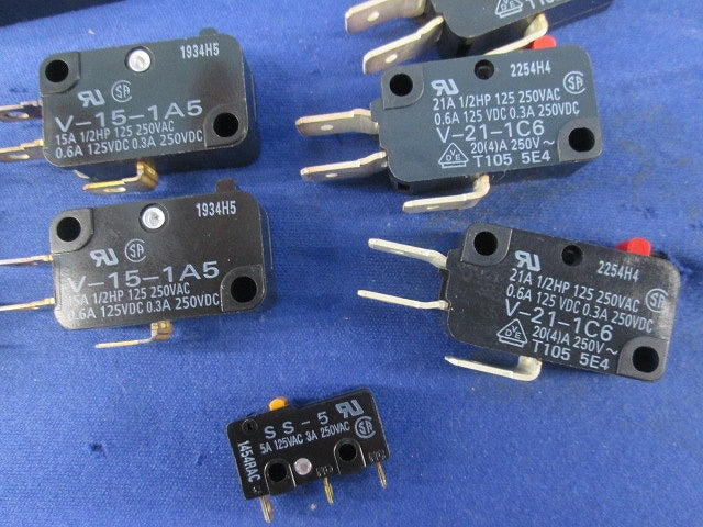 基本スイッチセット(1セット入)(ケース付) D2VW-5-1