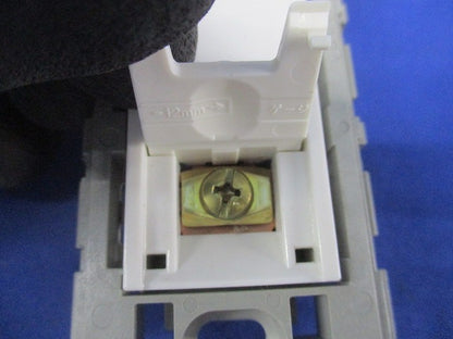 アースターミナル付コンセント(5個入)(キズ・汚れ有) WTF13314K