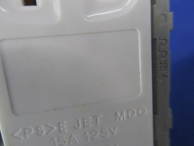 アースターミナル付コンセント(5個入)(キズ・汚れ有) WTF13314K