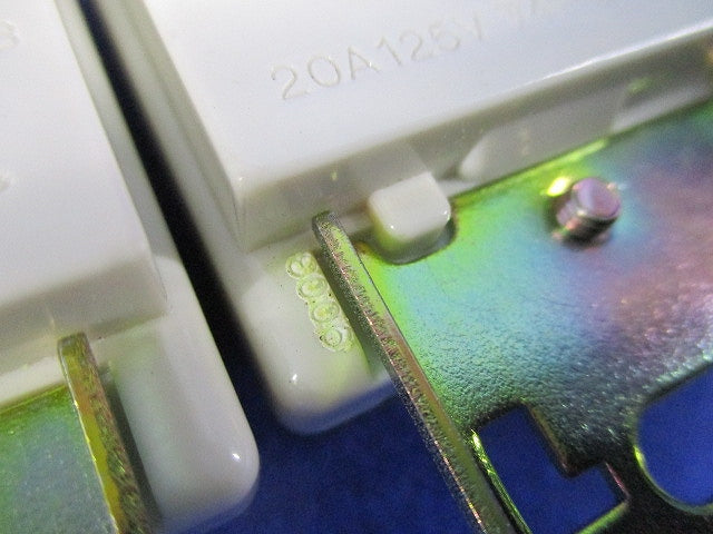 埋込アース付コンセント(3個入)National WN1121