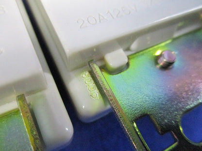 埋込アース付コンセント(3個入)National WN1121