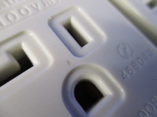 埋込アース付コンセント(4個入)National WN1121