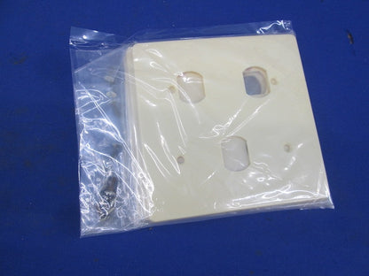 ハイ角連用器具用コンセントプレート(3枚入)(クリーム)National 型番不明