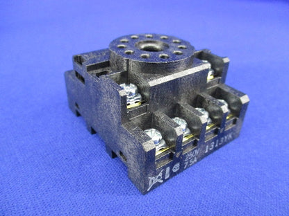 共用ソケット 表面接続ソケット PF113A