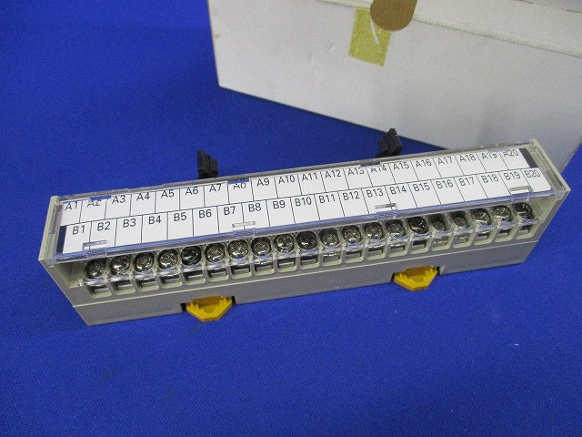 コネクタ端子台変換ユニット(汚れ有) XW2D-40G6