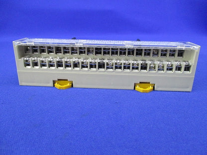 コネクタ端子台変換ユニット(汚れ有) XW2D-40G6