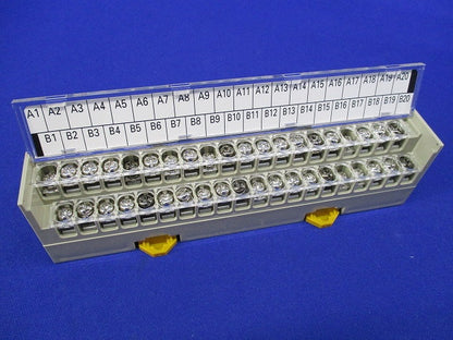 コネクタ端子台変換ユニット(汚れ有) XW2D-40G6