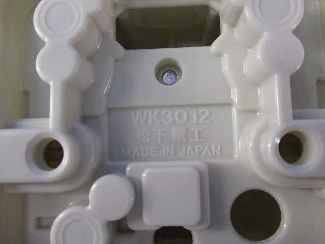 接地角型コンセント(8個入) National WK3012