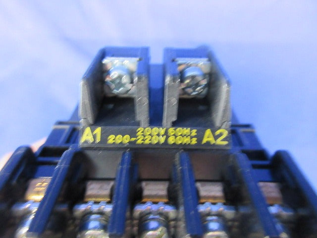 電磁開閉器200V SC-05+TR-0N