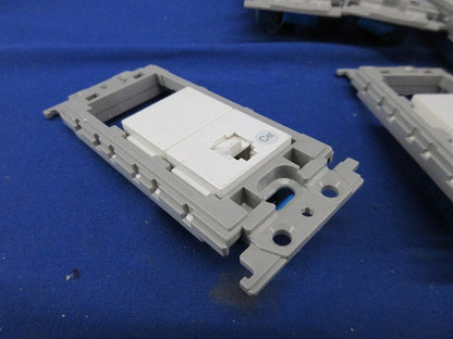 埋込テレホンモジュラジャックユニット(15組入) WN4624WK他