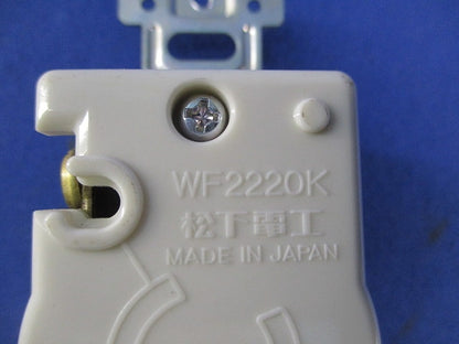 引掛埋込コンセント(4個入)(汚れ有)National WF2220K