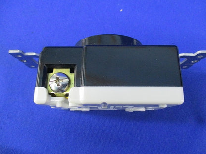 3P30A引掛埋込コンセント(ブラック)(キズ有) WF2331