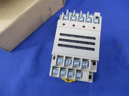 ターミナルリレー 24VDC G6B-4CB