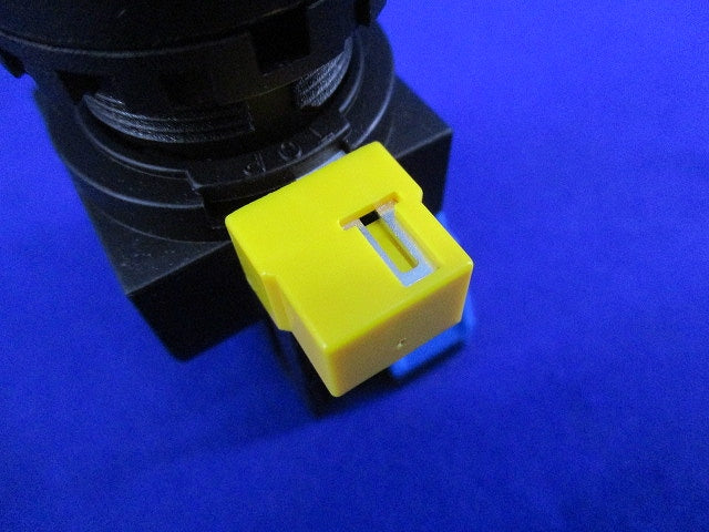 押ボタンスイッチ 平形 モメンタリ形 φ22 赤 HW1B-M110R