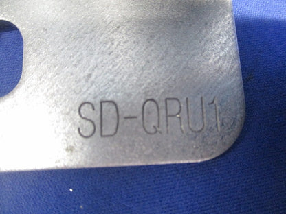 盤取付金具 QRタイプ(1対入) SD-QRU1