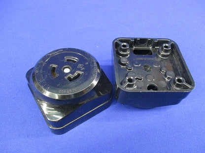 接地2P20A引掛露出コンセント(2個入)(汚れ有) WK2520