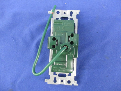 埋込抜け止め接地ダブルコンセント(接地リード線付)(緑) WN11621