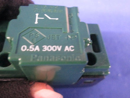 コスモシリーズワイド21 埋込パイロット・ほたるスイッチB 片切 0.5A WT50412