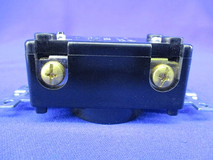 引掛形埋込コンセント(汚れ有) 3310-L5