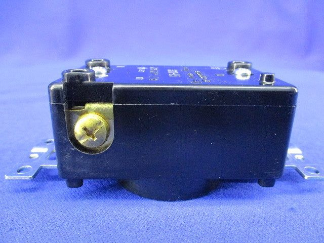 引掛形埋込コンセント(汚れ有) 3310-L5