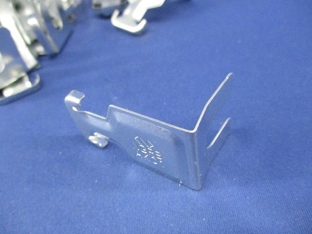 二重天井用金具 クリップ(95個入) AKC1