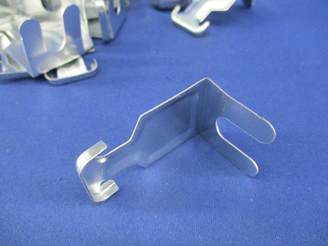 二重天井用金具 クリップ(95個入) AKC1