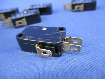 小形基本スイッチ(8個入) V-15-1A6