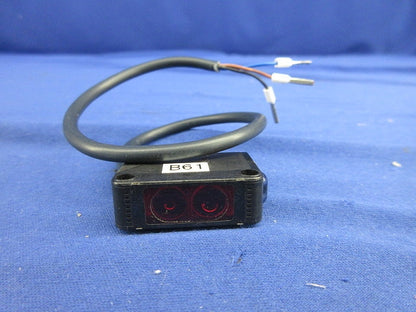 アンプ内蔵型光電センサ(コード長さ240mm)(ジャンク品) E3Z-B61