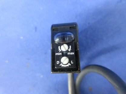 アンプ内蔵型光電センサ(コード長さ240mm)(ジャンク品) E3Z-B61