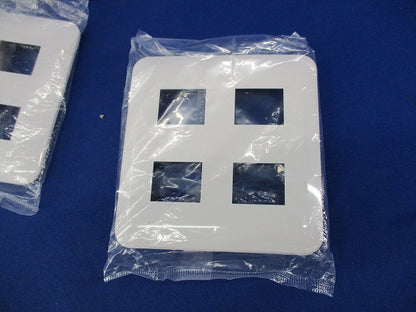 コンセントプレート4コ用(7枚入)(ホワイト)(新品未開封) WTF7004