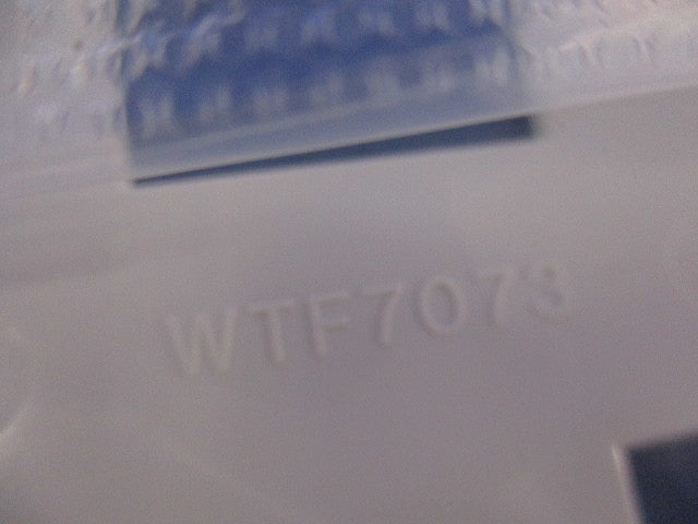 コンセントプレート3コ用(4枚入)(ホワイト)(新品未開封) WTF7073