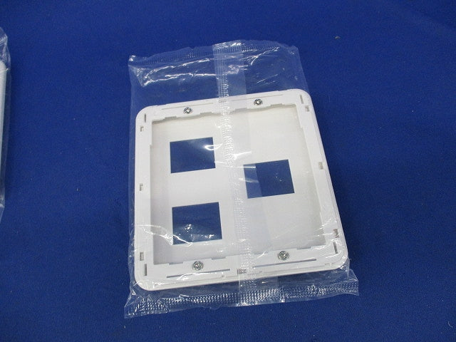 コンセントプレート3コ用(4枚入)(ホワイト)(新品未開封) WTF7073