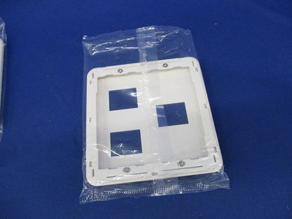 コンセントプレート3コ用(4枚入)(ホワイト)(新品未開封) WTF7073