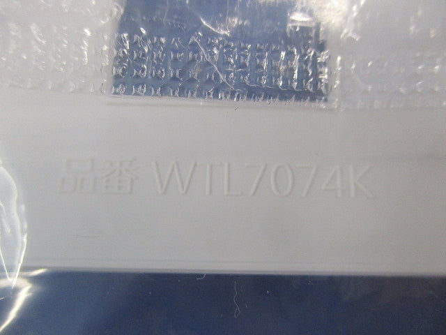 コンセントプレートセット(混在7枚入)(マットホワイト)(撮影のため開封) WTL7074K他