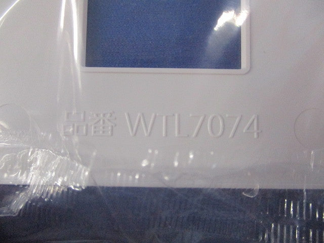 コンセントプレート4コ用(4枚入)(マットホワイト)(新品未開封) WTL7074