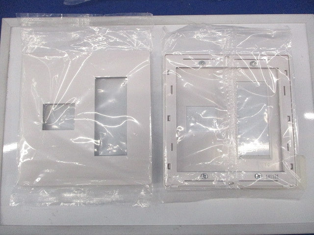 コンセントプレート4コ用(4枚入)(マットホワイト)(新品未開封) WTL7074